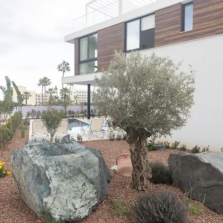 Aqua Pearl Villa *