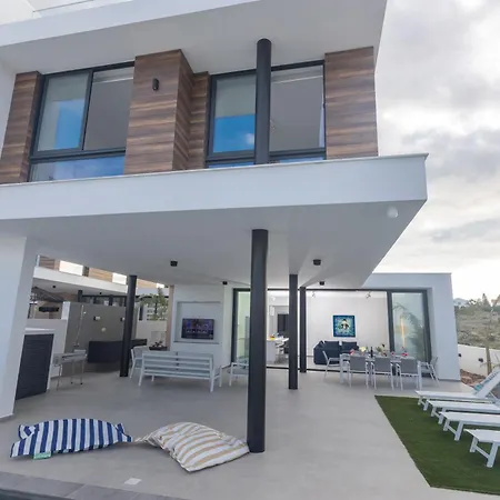 Aqua Pearl Villa *