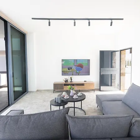 Aqua Pearl Villa *
